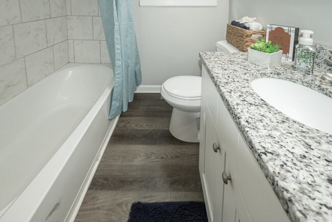 Building Photo - Charming 4-bedroom Cape Cod residence.
