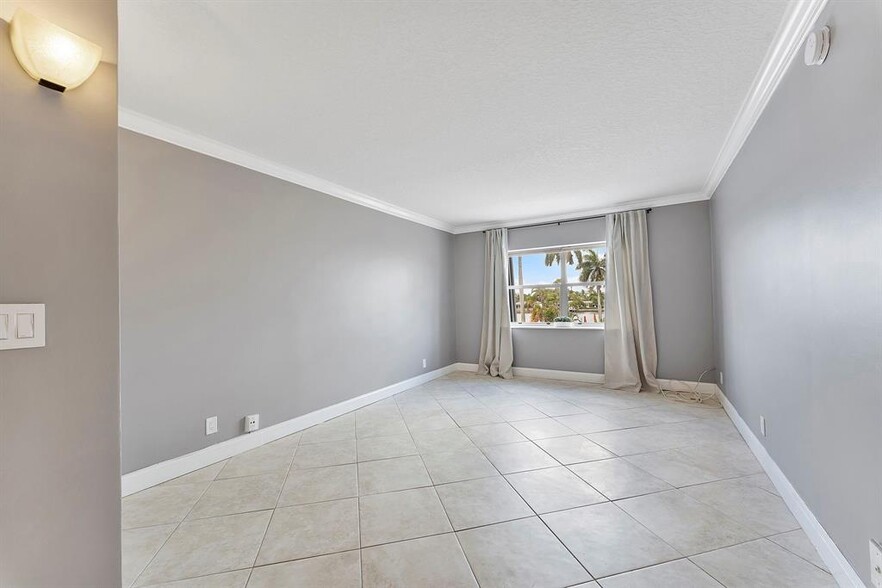 Building Photo - 1839 Middle River Dr