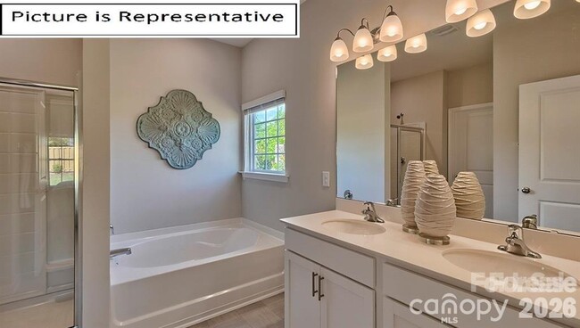 Building Photo - 1700 Vanderlyn St