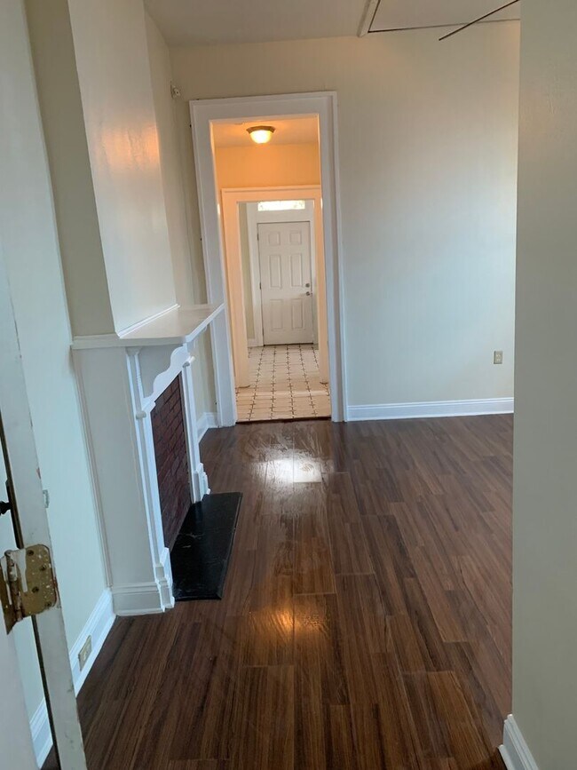 Building Photo - Charming 2BR Duplex in New Orleans