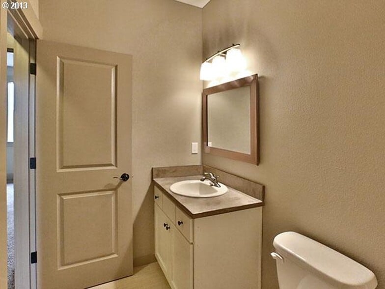 Building Photo - 6430 N Maryland Ave