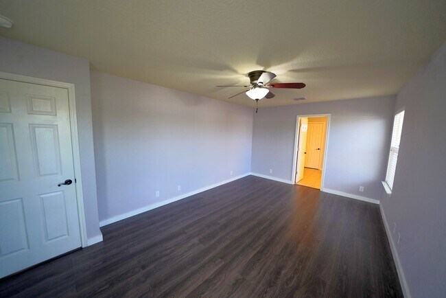 Building Photo - Great 4 Bedroom, 2.5 Bathroom Home Now Ava...