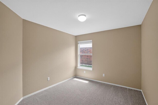 Building Photo - 111 Mossy Rock Cove