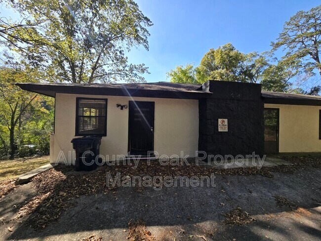 Primary Photo - 10 Fountain Cir