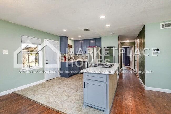 Building Photo - 9308 Lindaro Ln