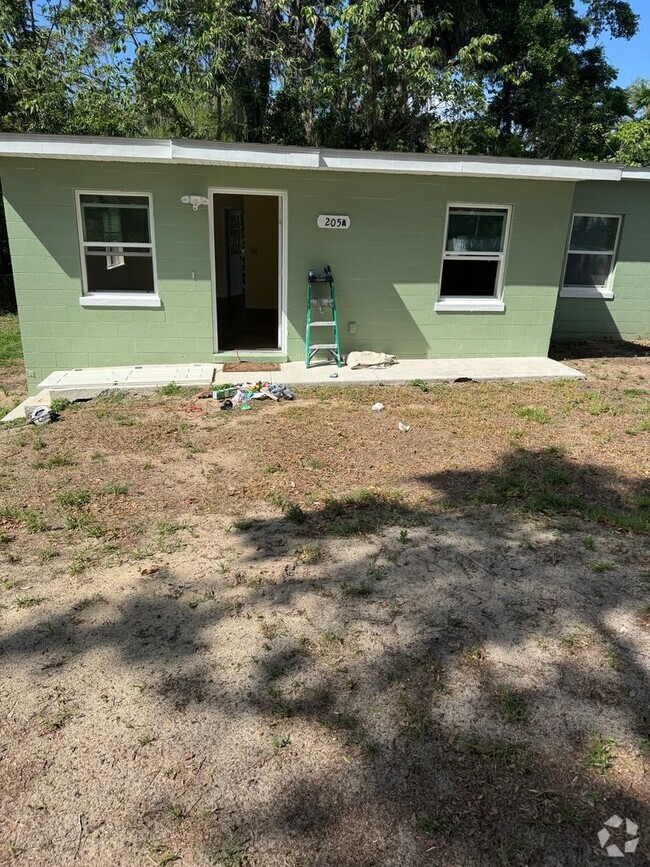 Building Photo - 205 Fern Dr