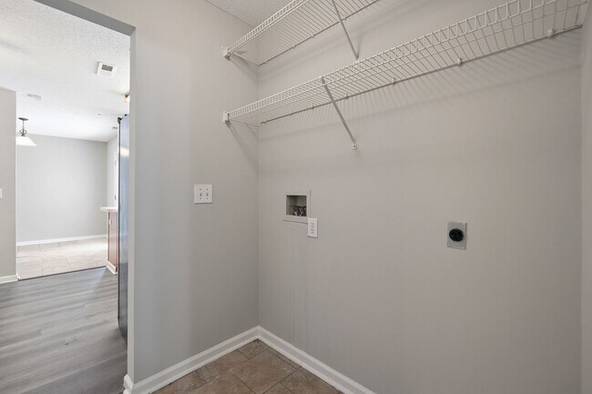 Building Photo - 3378 Chadbury Dr NW