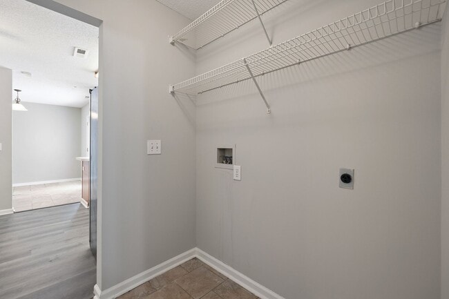 Building Photo - Newly renovated 3Bd 2.5bath SFH in Chadbury Concord