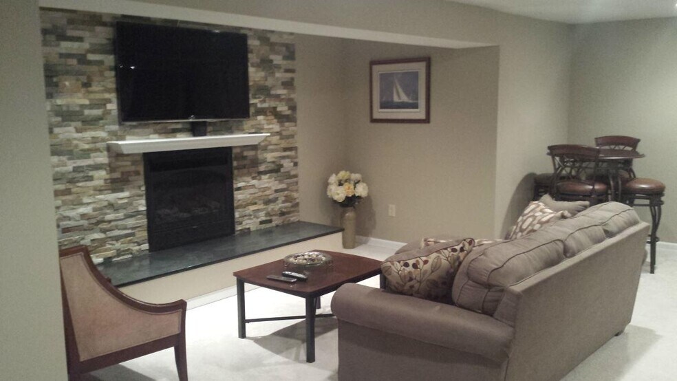 Building Photo - 6021 Woodlake Ln