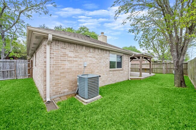 Building Photo - 1243 Willow Branch Dr