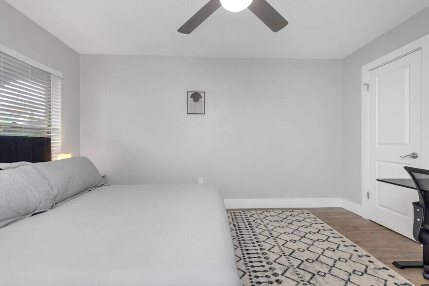 Building Photo - 4312 W Roland St