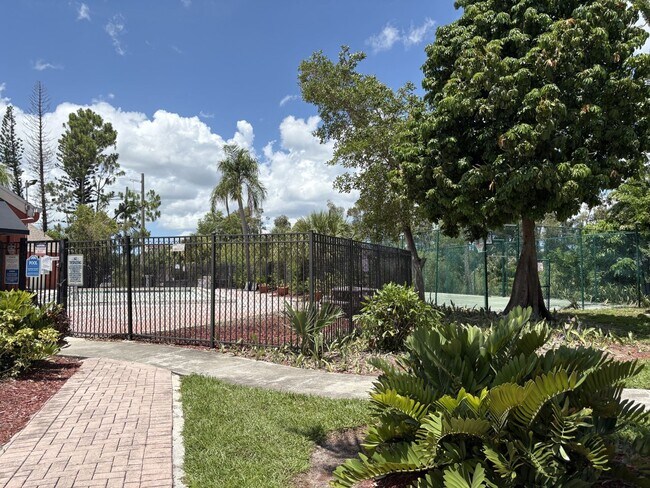 Building Photo - **Coming Soon** 1/1 Condo for Rent in Fort Myers