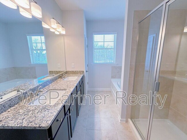 Building Photo - 2586 Mls Cmn Dr