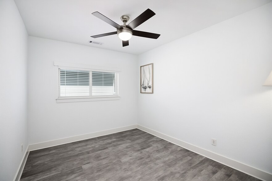 Building Photo - 1169 Sailfish St