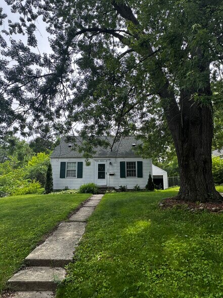 Building Photo - 1305 Collegewood St