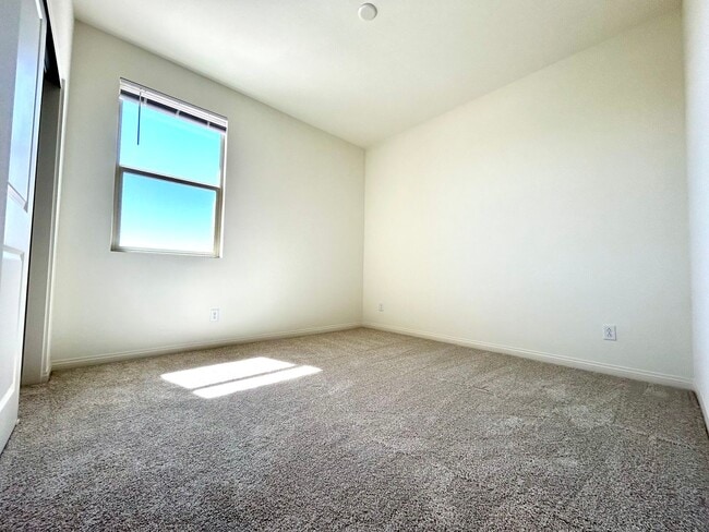 Building Photo - Brand new Townhome!   Summerlin West