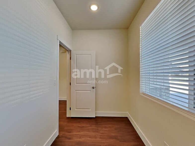 Building Photo - 1368 Alderleaf Ave