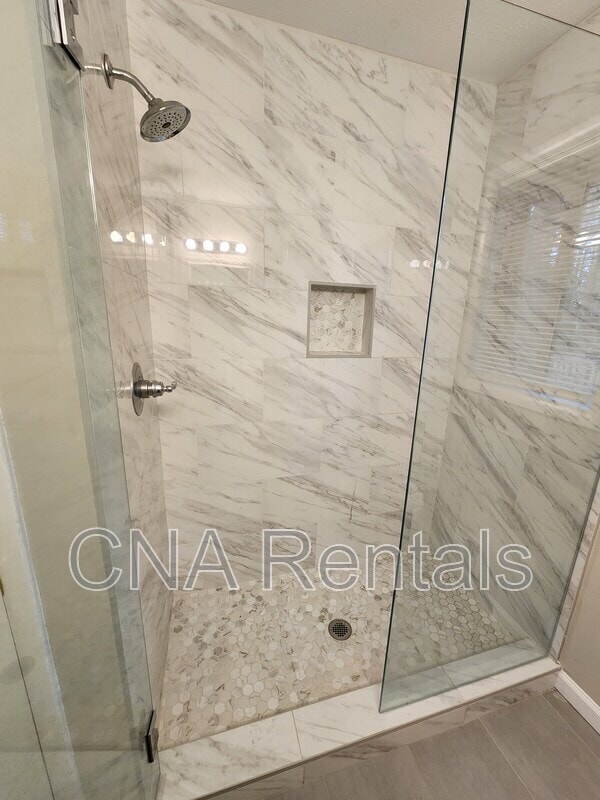 Building Photo - 3146 Vandiver Dr