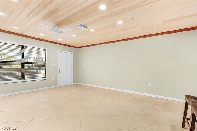 Building Photo - 2371 Baybreeze St