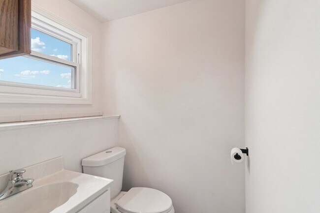 Building Photo - 23460 W N Lakewood Ln