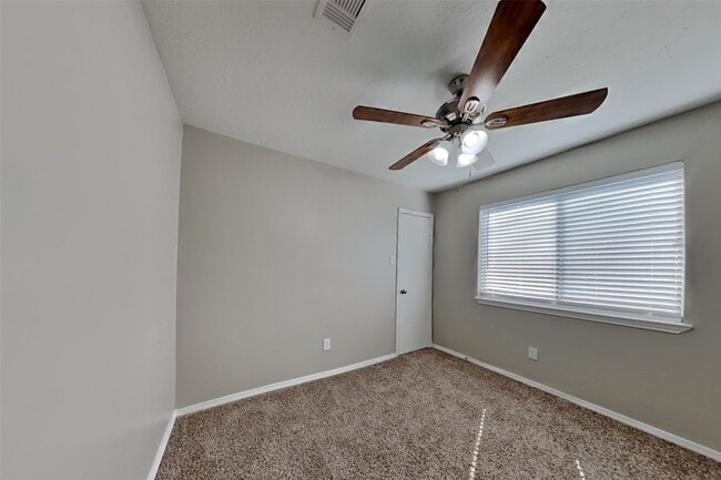 Building Photo - 17914 Autumn Hills Dr