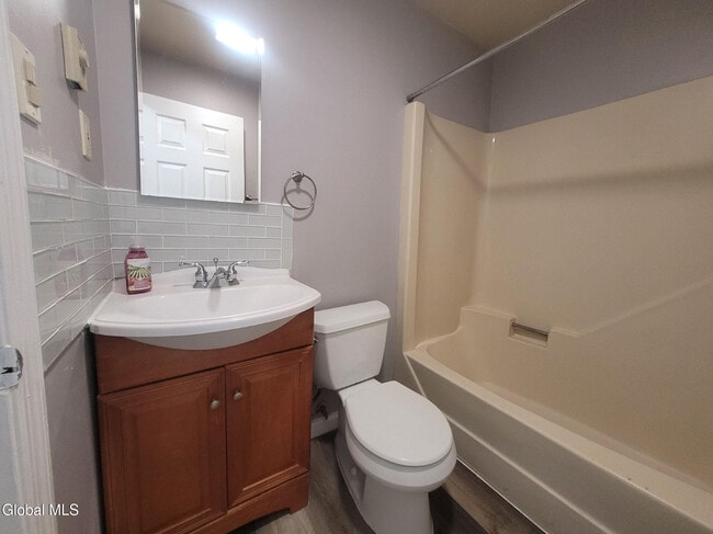 Building Photo - 68 Morris St