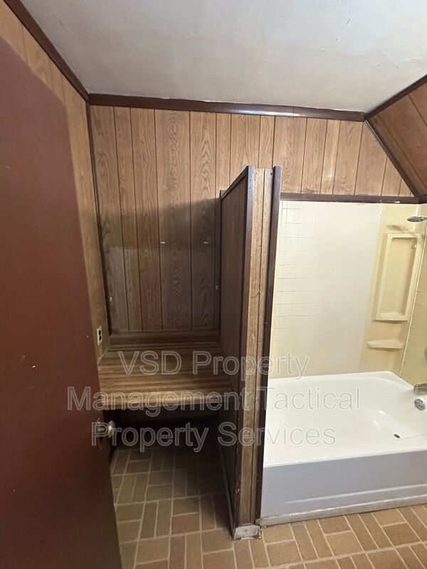 Building Photo - 4413 Woburn Ave