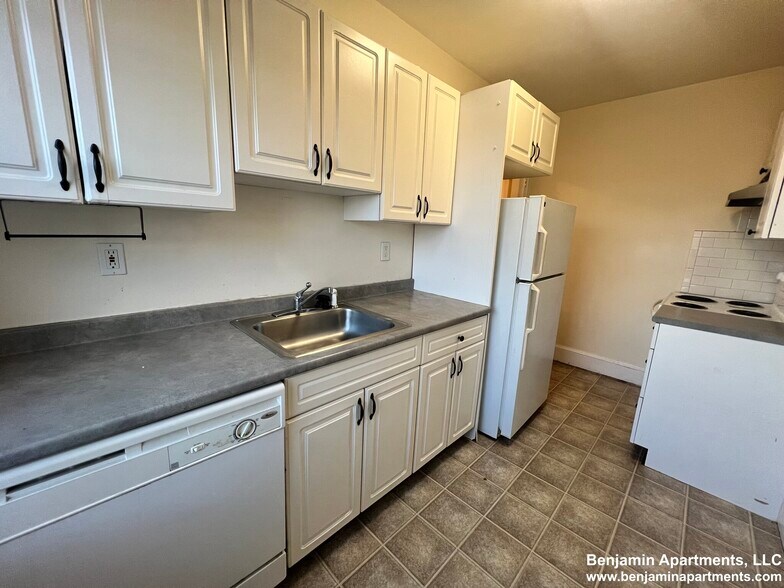 Building Photo - 512 Belmont St