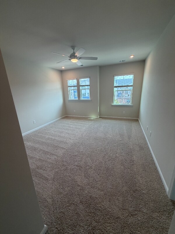 Building Photo - 1044 Zelkova Ln