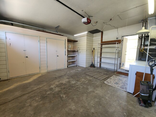Building Photo - 25 Mary Ln