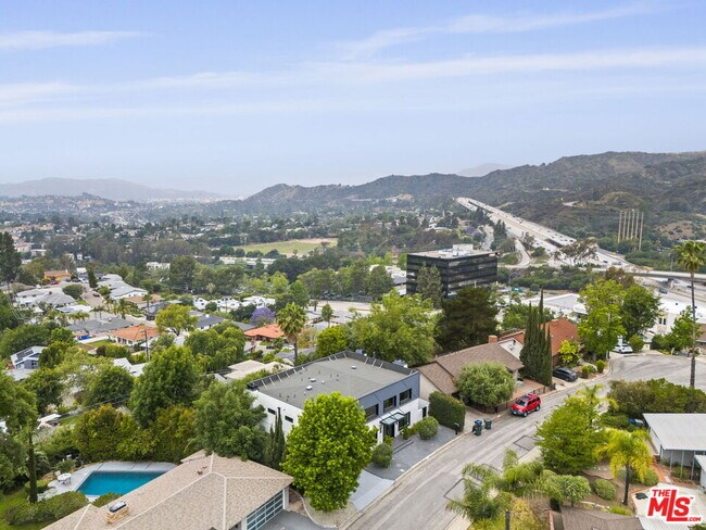 Building Photo - 105 Sequoia Dr