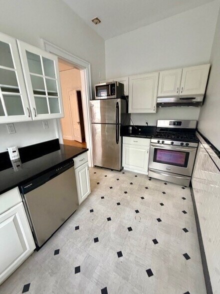 Building Photo - 256 Newbury St