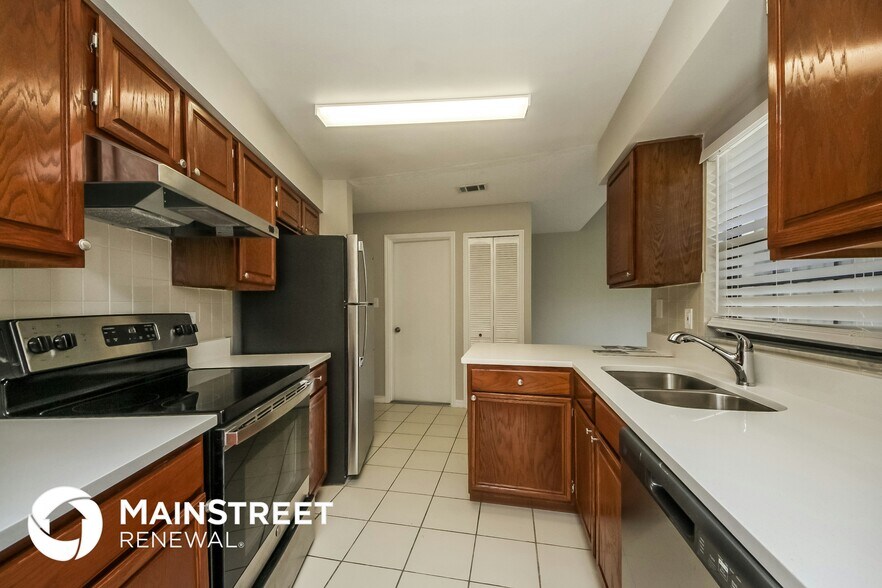 Building Photo - 313 Silk Oak Dr