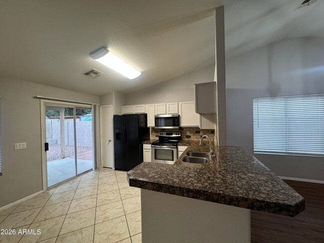 Building Photo - 14634 W Marcus Dr