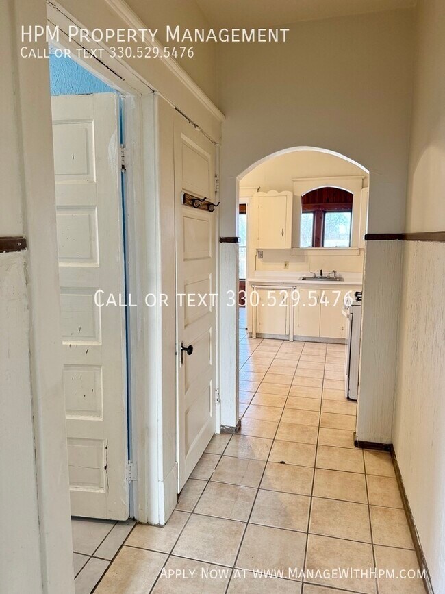 Building Photo - 1214 Tremont Ave SW