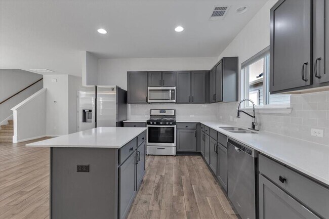 Building Photo - 223 Clearlake Dr
