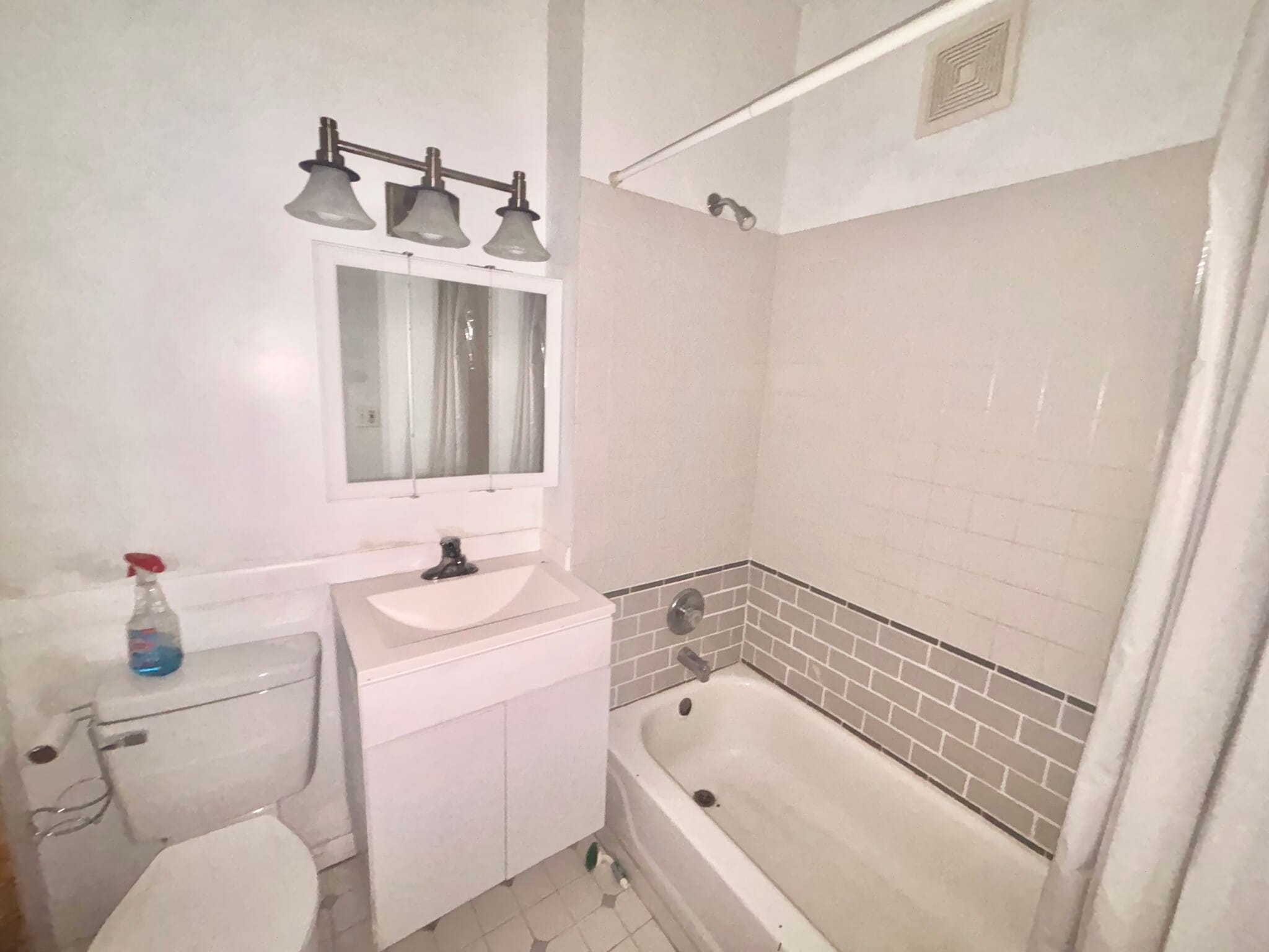 Building Photo - 4866 N Ashland Ave