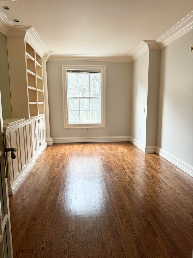 Building Photo - 54 Bergen Ridge Rd