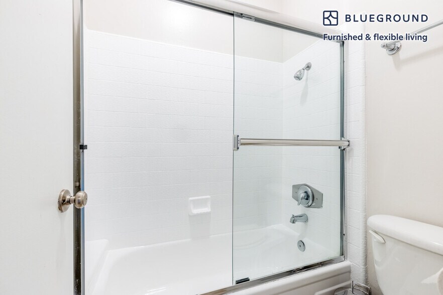 Building Photo - 467 S Arnaz Dr