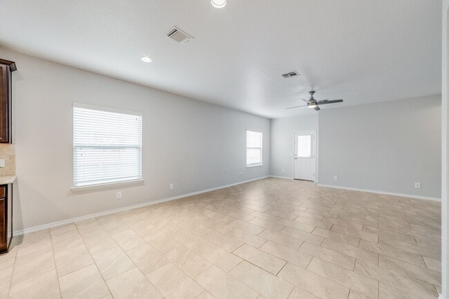 Building Photo - UPDATED SINGLE-STORY HOME IN WOLF CREEK SUBDIVISION