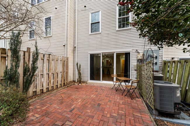 Building Photo - 1824 Bronzegate Blvd