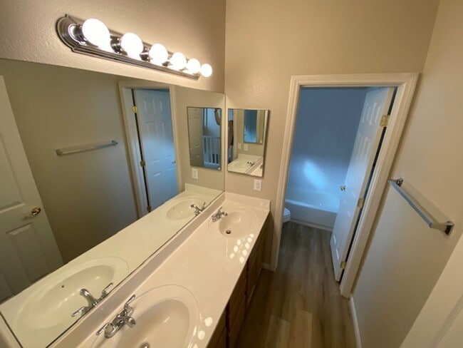 Building Photo - 10509 Foggy Glen Ave