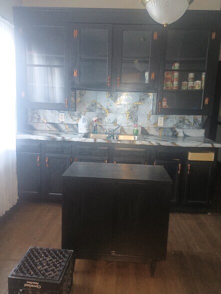 Building Photo - 9909 Dunlap Ave