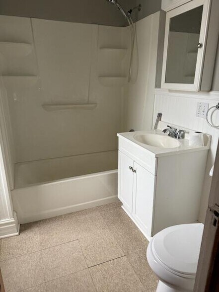 Building Photo - 1468 Kellogg St