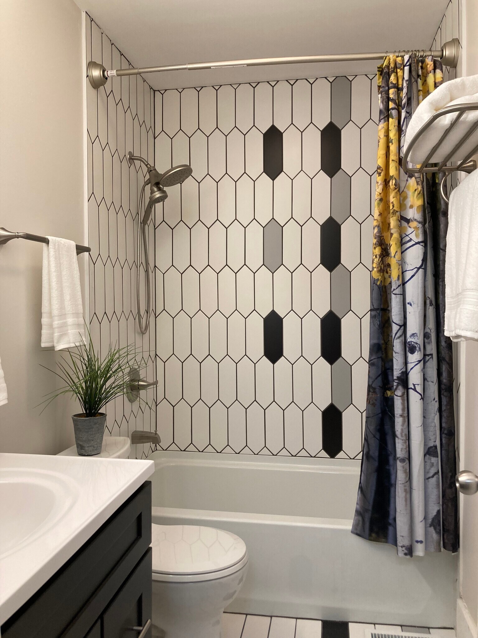 Ceramic tiles in upstairs full bath - 1417 N Hamilton Ave
