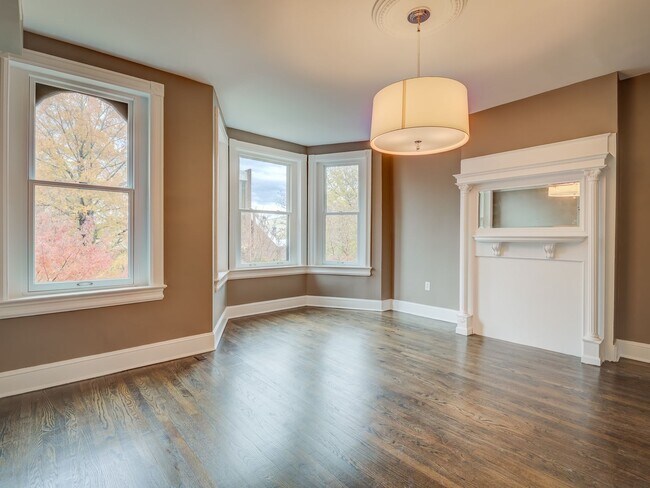 Building Photo - 1022 Park Rd NW