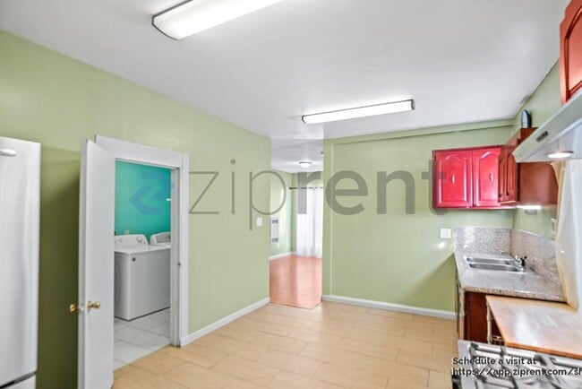 Building Photo - Unit 1