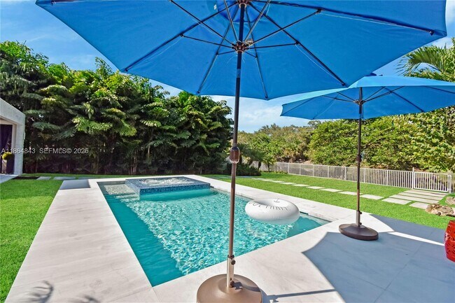 Building Photo - 14441 S Biscayne River Dr