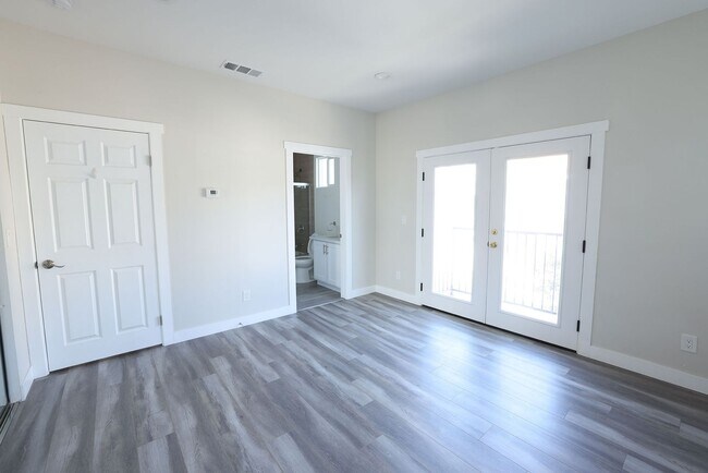 Building Photo - 3927 Wisconsin