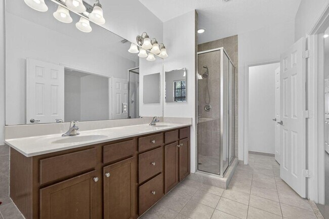 Building Photo - 10348 Wellington Parc Dr